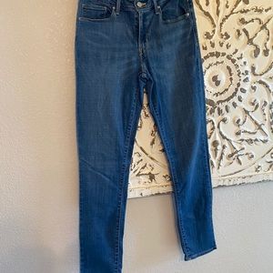 Levi’s Classic Mid Rise Skinny- Med/Light Wash